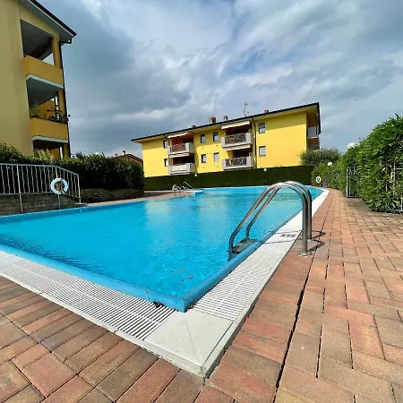 Garden Residence Appartamento Con Terrazzo E Piscina Desenzano del Garda Exterior foto