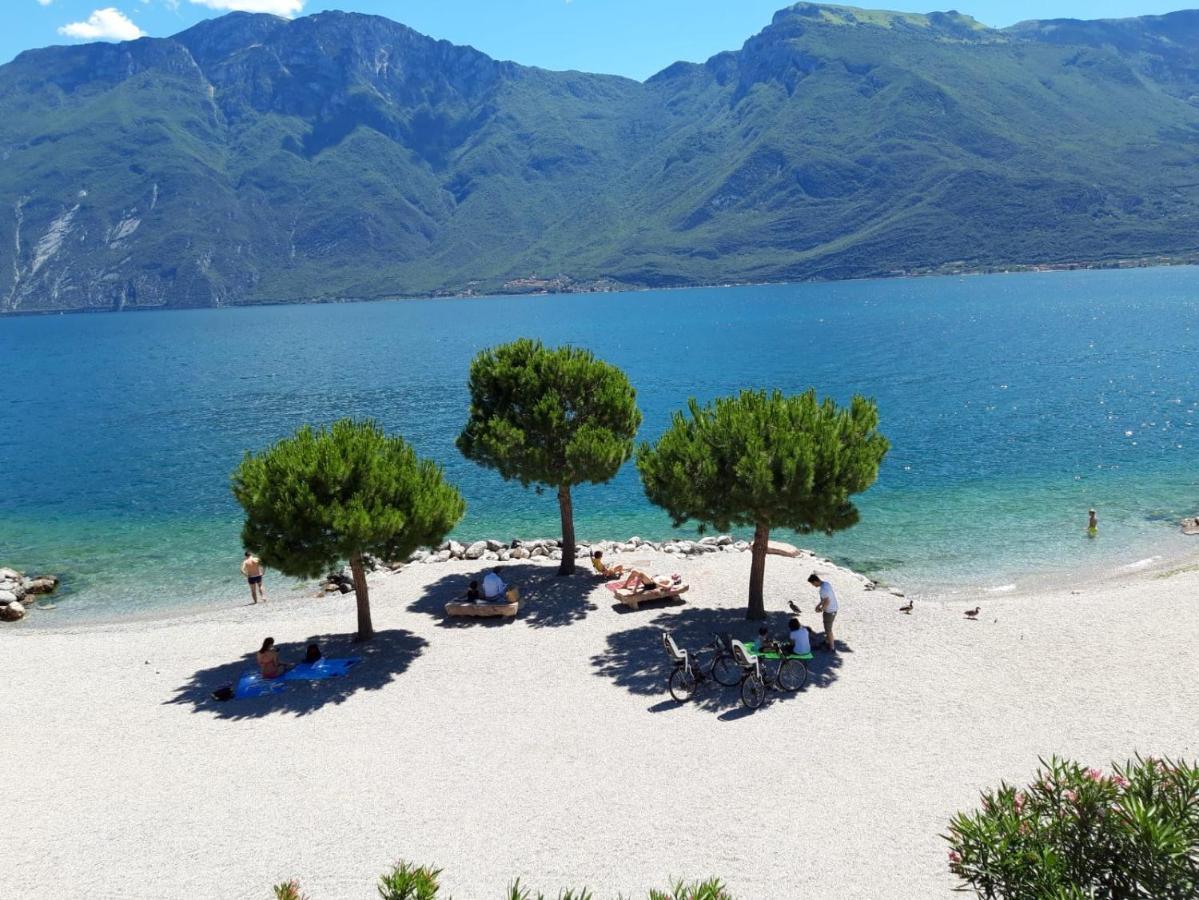 Garden Con Terrazzo E Piscina Apartment Desenzano del Garda